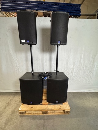 Geluidset Turbosound, IQ12 en IQ18b, zwart